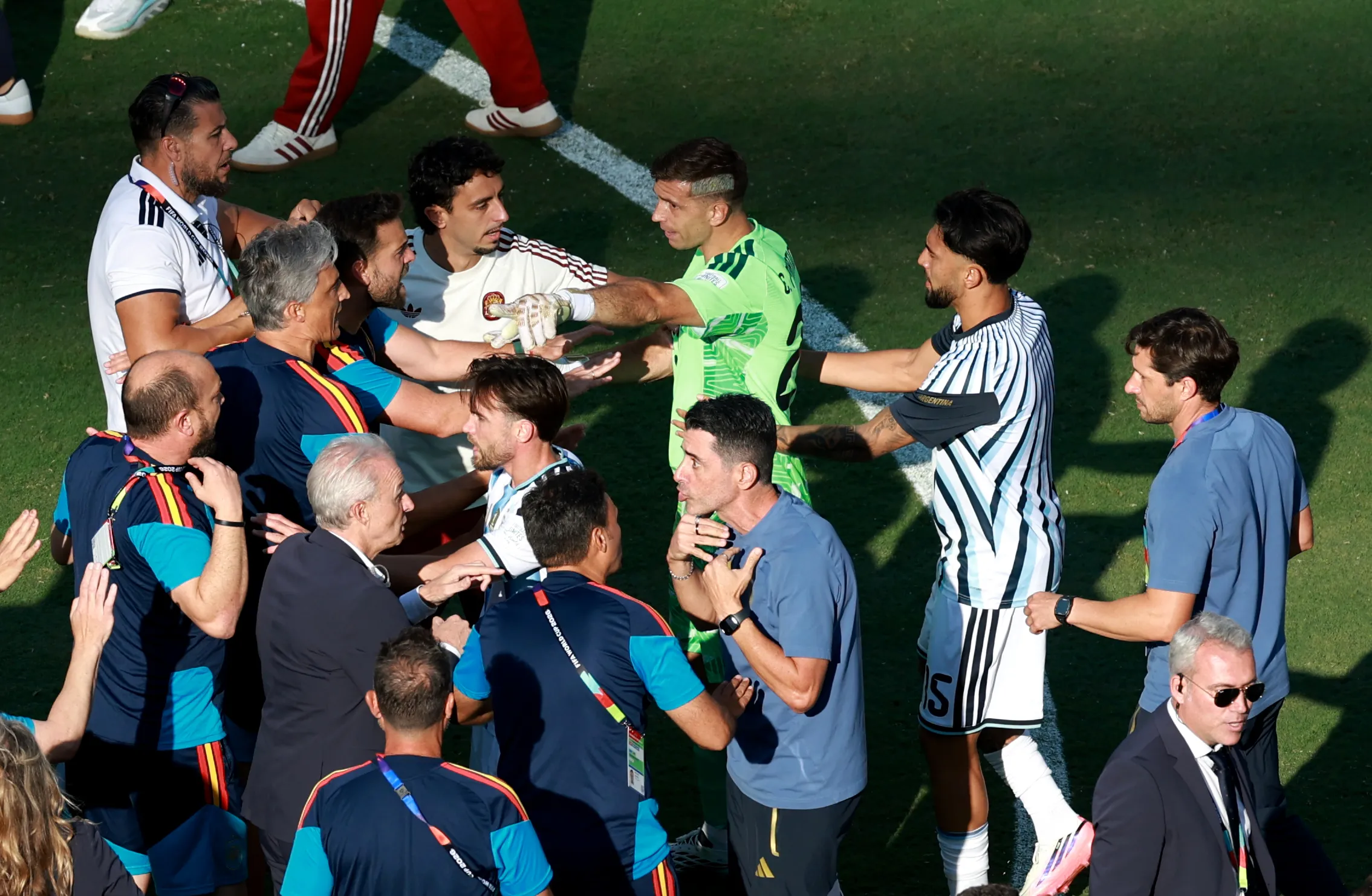 Argentina desató un escándalo al terminar el partido con España. Imagen: Getty