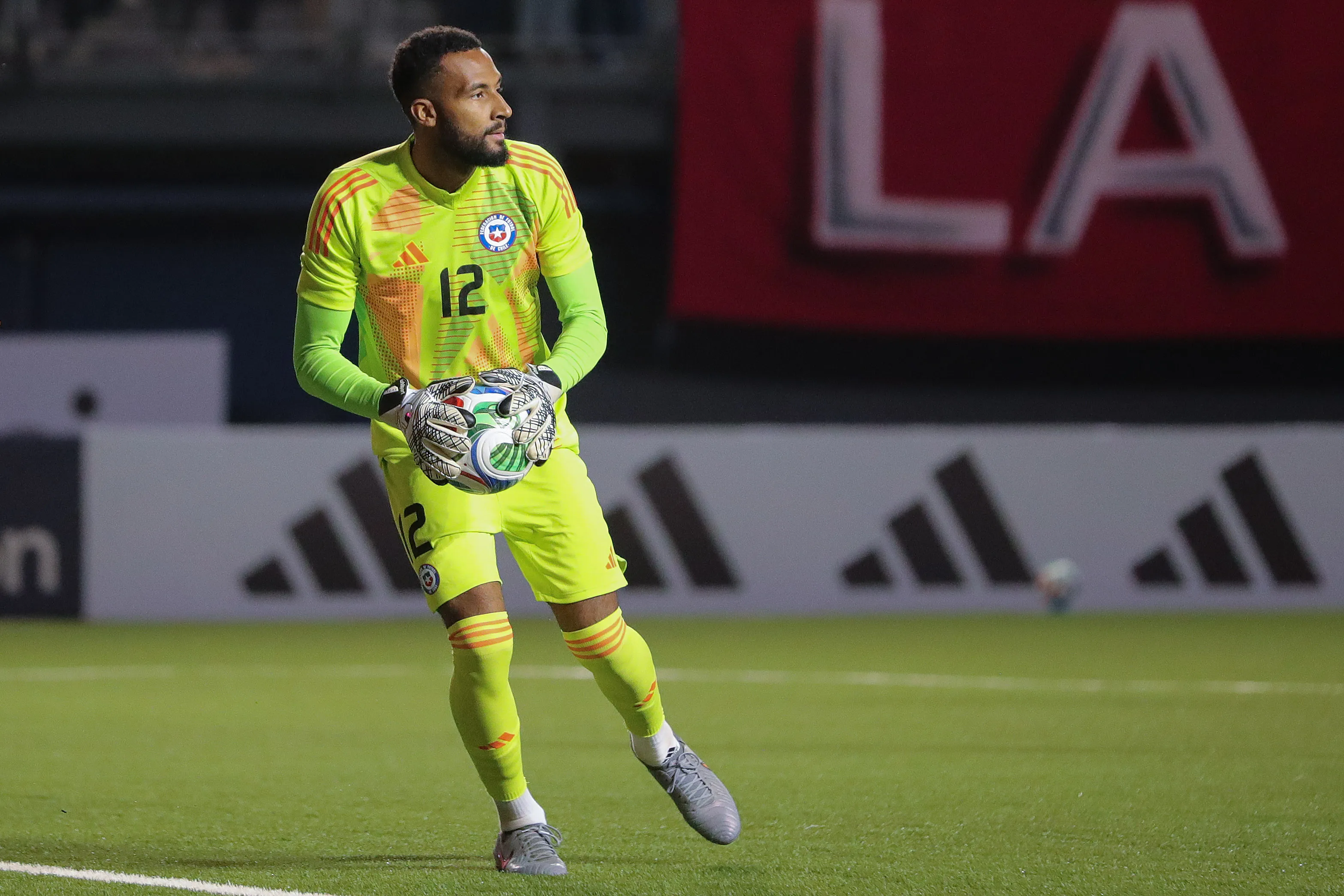 Lawrence Vigouroux , aún con contrato en Inglaterra, aparece en el radar de Colo Colo. Foto: Photosport.