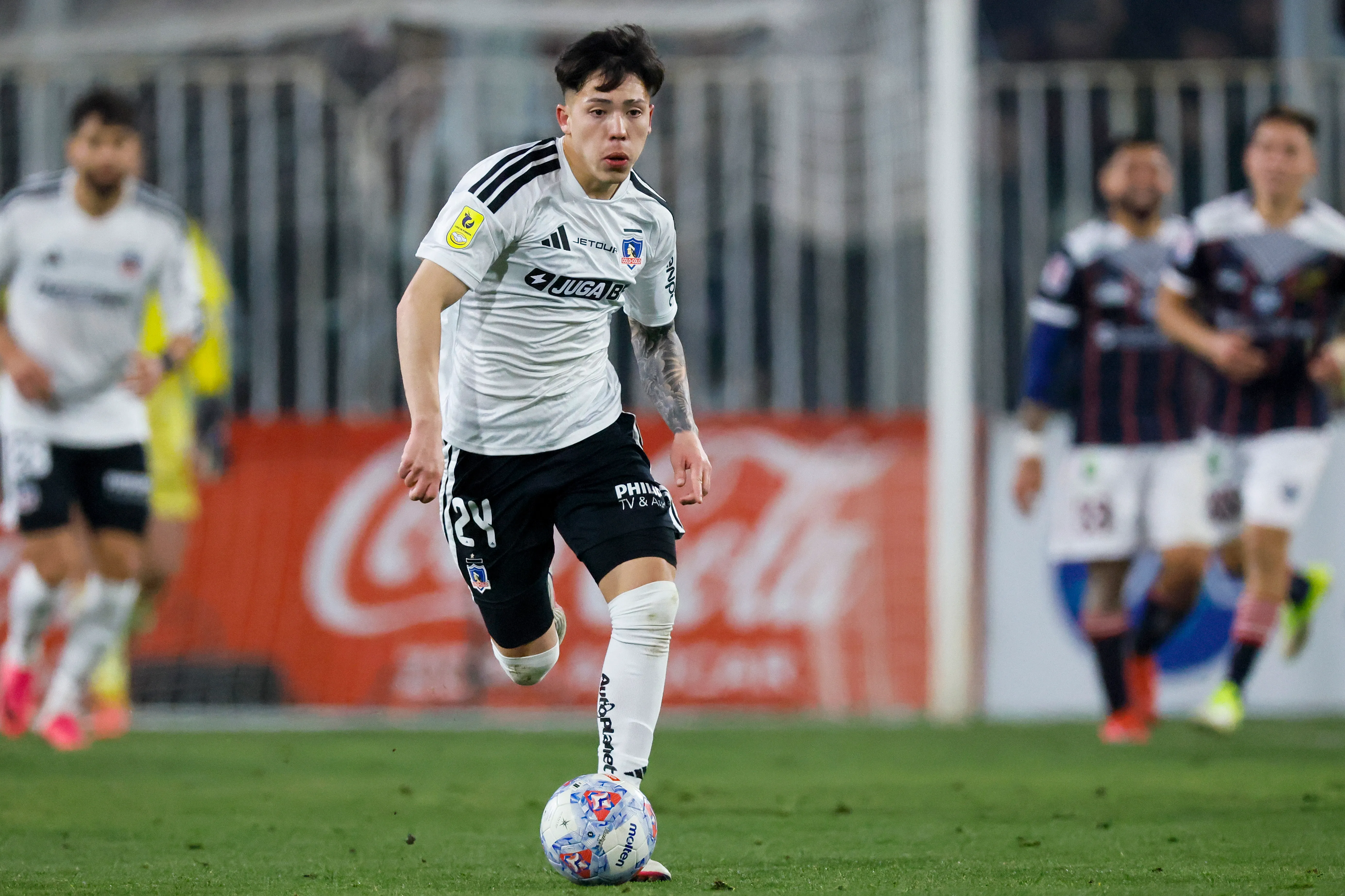 Leandro Hernández seguirá siendo jugador de Colo Colo. Foto: Photosport.