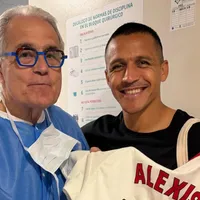 Mientras lo busca la U: Alexis Sánchez tiene hermoso gesto con su médico