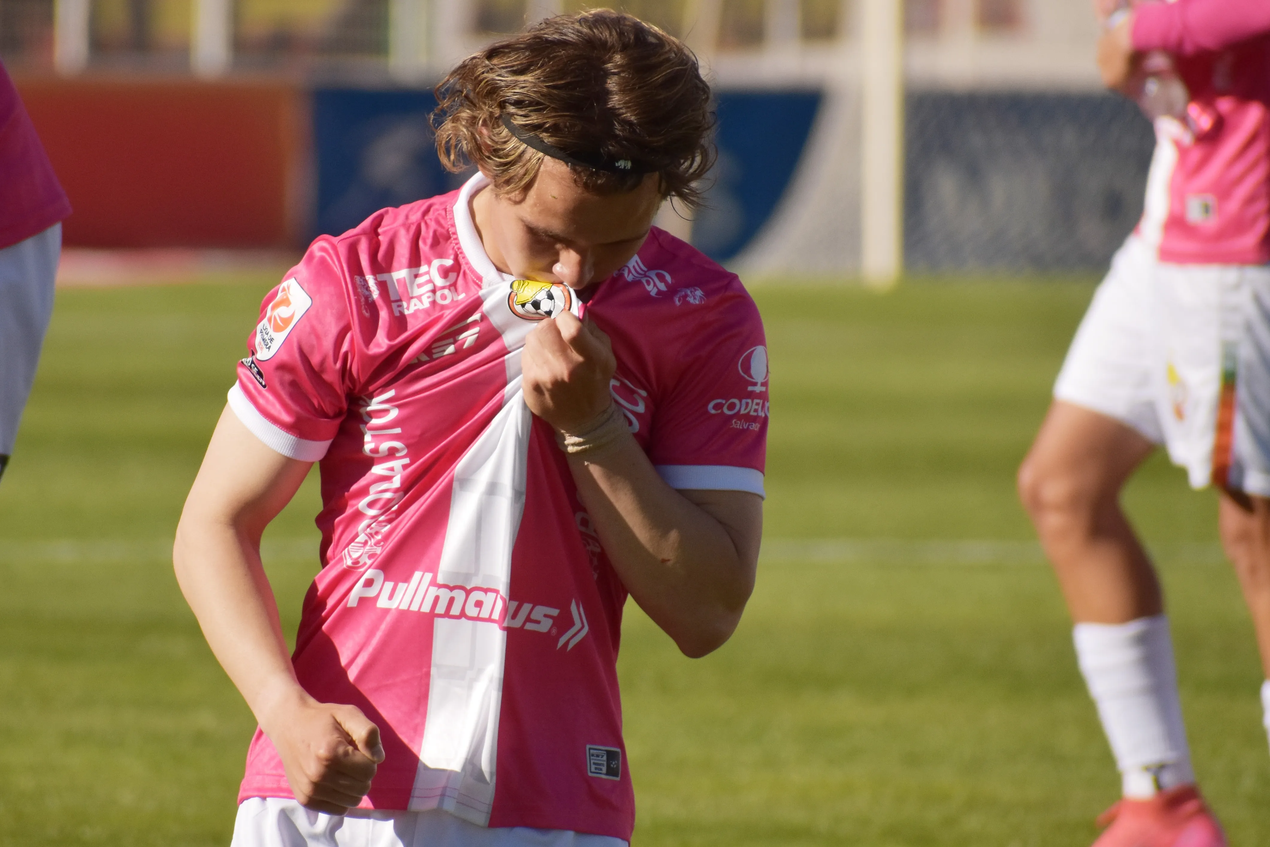 Félix Triñanes celebra un gol que le anotó a Unión Española por Cobresal. (Oscar Tello/Photosport).