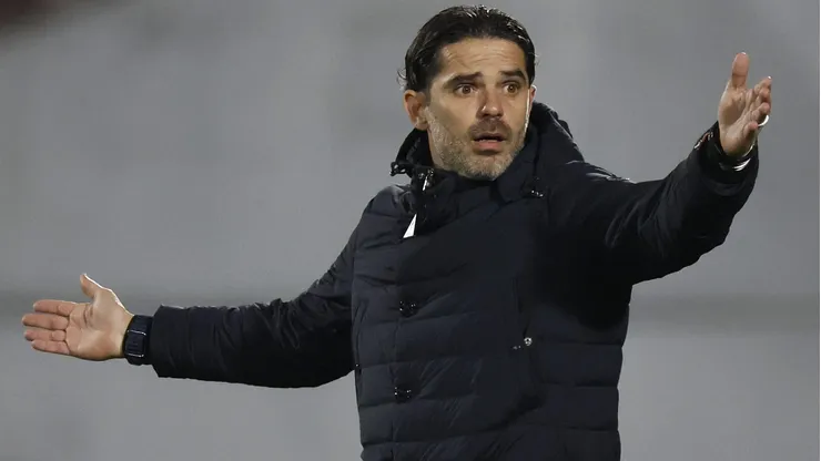 Piden ponerle la máquina a Gago.