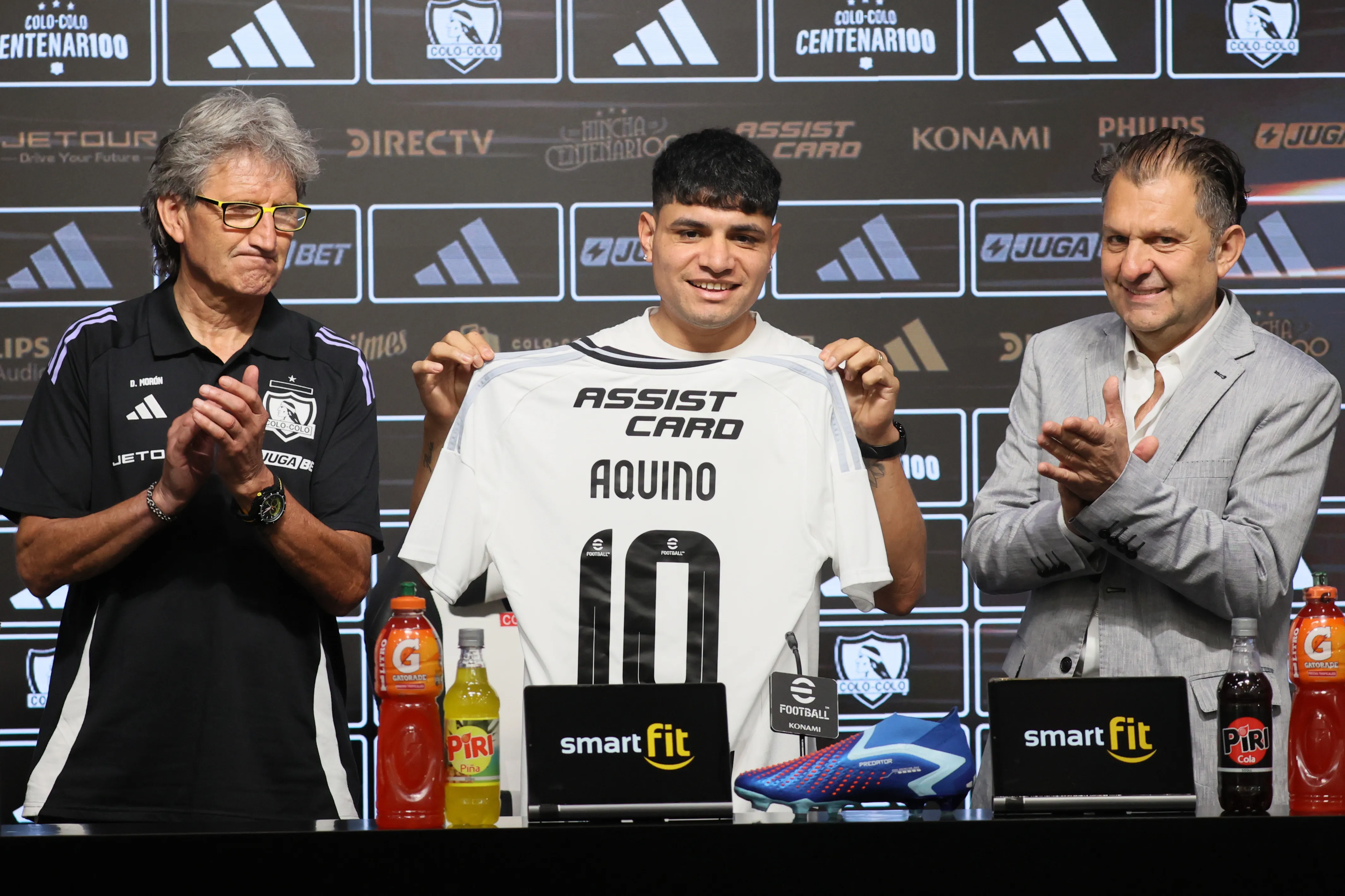 Daniel Morón y Aníbal Mosa en la presentación de Claudio Aquino. (Dragomir Yankovic/Photosport).