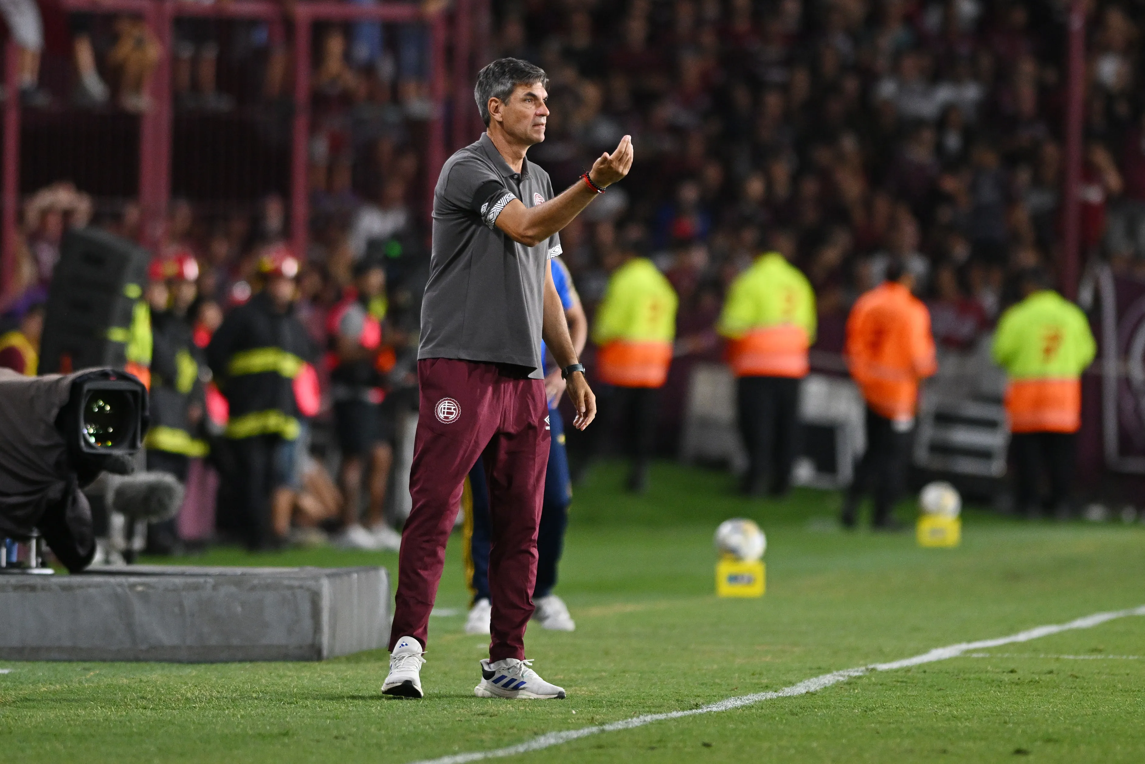 Mauricio Pellegrio celebró una victoria de Lanús vs Cienciano. (Rodrigo Valle/Getty Images).