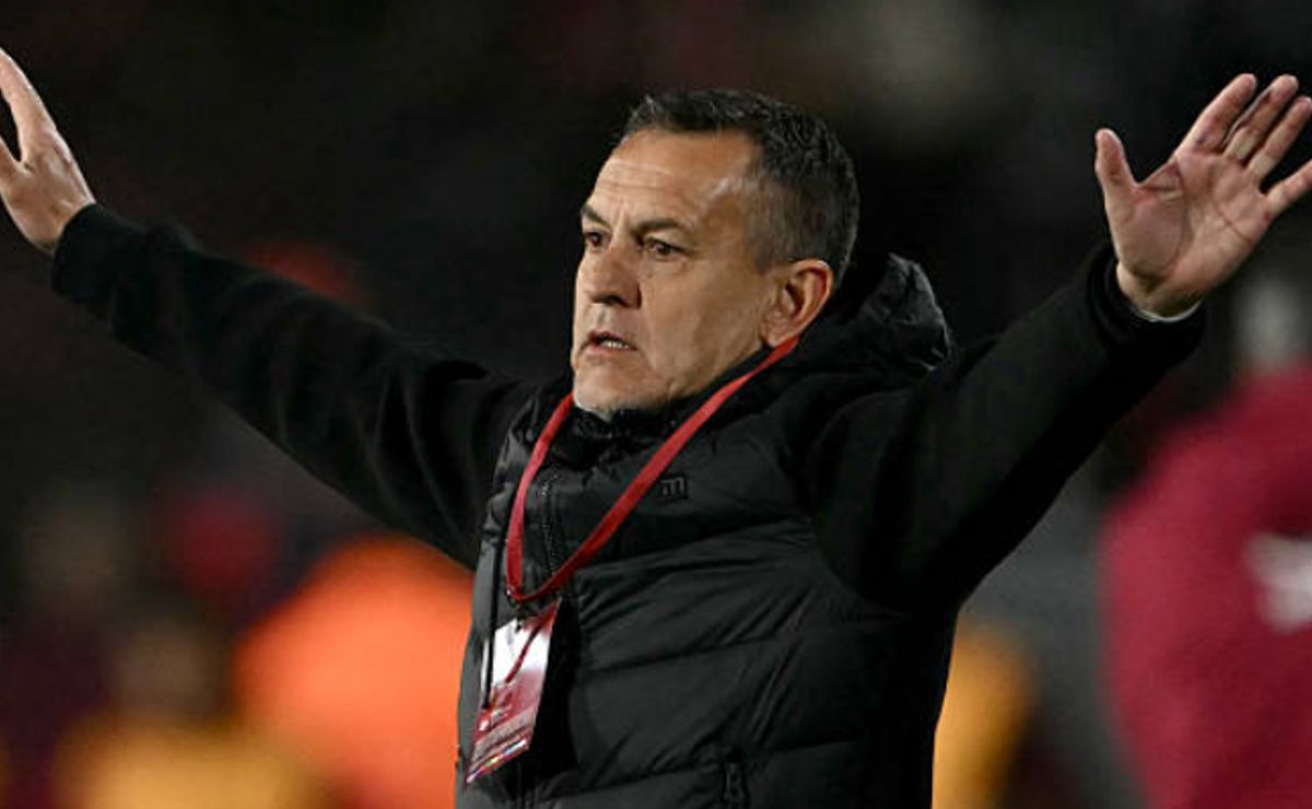 Perdió ante dos ex U de Chile en la Copa Sudamericana y hace de payaso: “Me asustaba cuando veía a mi suegra”