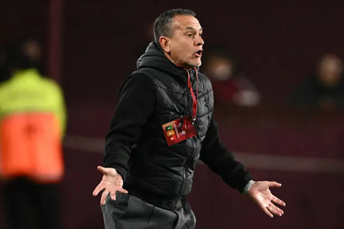Horacio Melgarejo, el DT de Cienciano, payaseó en la conferencia pospartido. (Getty).