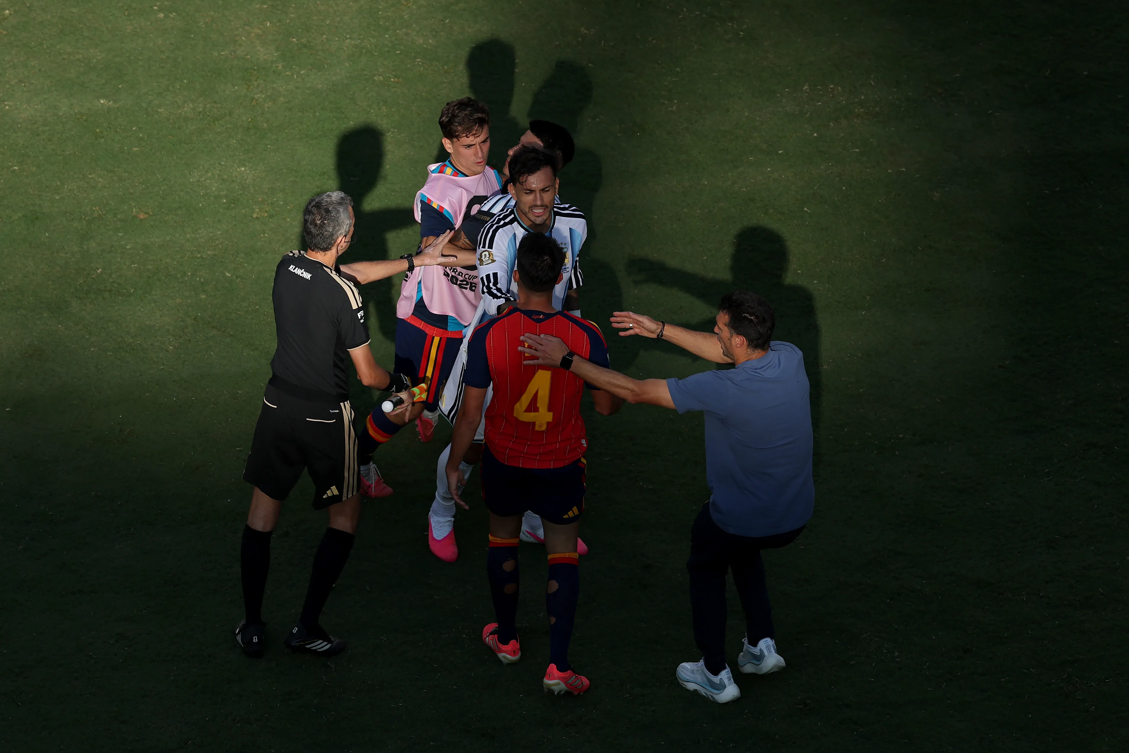 La fue pelea en la final del Mundial. (Photo by Al Bello/Getty Images)