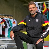 Klopp asume en Alemania advirtiendo a la prensa: "Si se meten..."