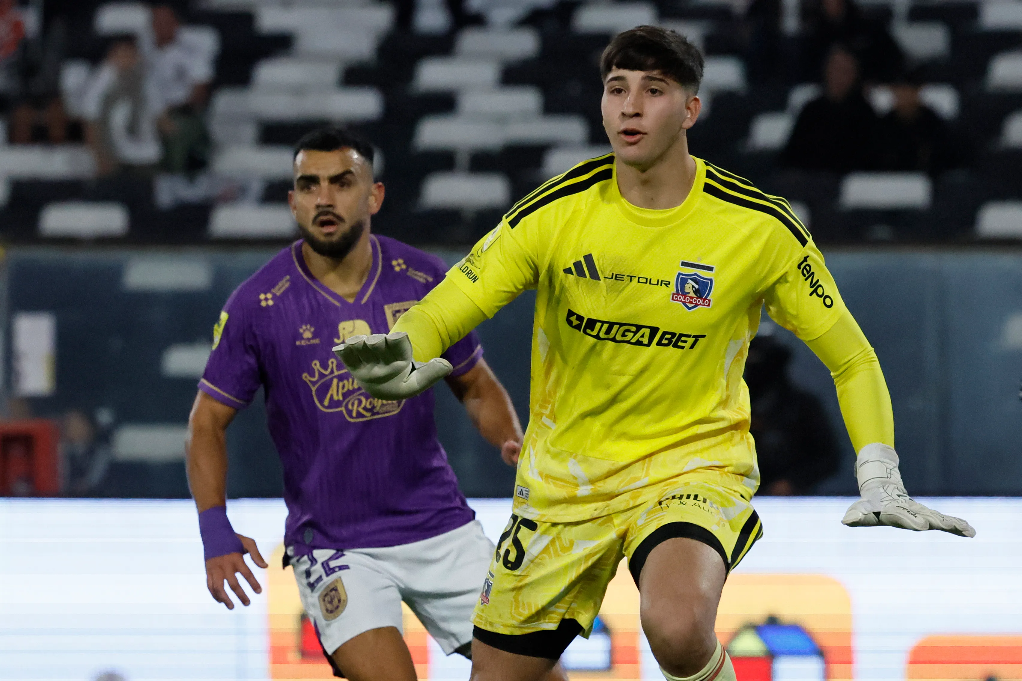 Claudio Bravo quiere que Gabriel Maureira siga siendo el arqueo de Colo Colo en el segundo semestre. | Foto: Photosport.