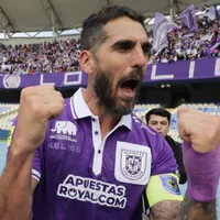 Larrivey festeja con empanada en el Conce: es oficialmente chileno
