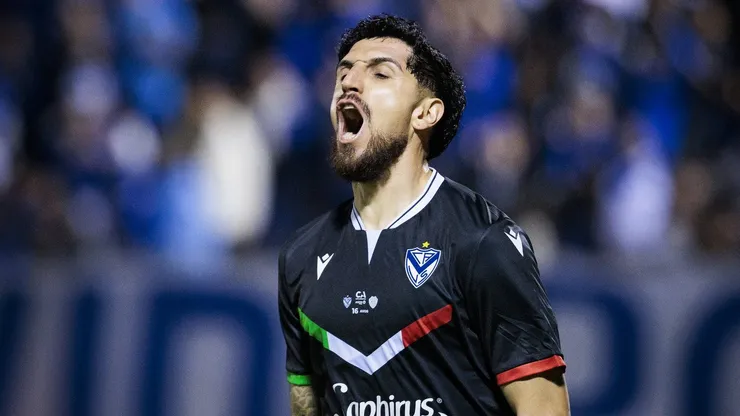 Valdés no es titular en Vélez, pero tampoco lo dejan salir.