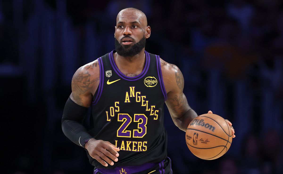 Mientras en los Lakers cobró US$48,7 millones, esto ganará LeBron James en su nuevo equipo