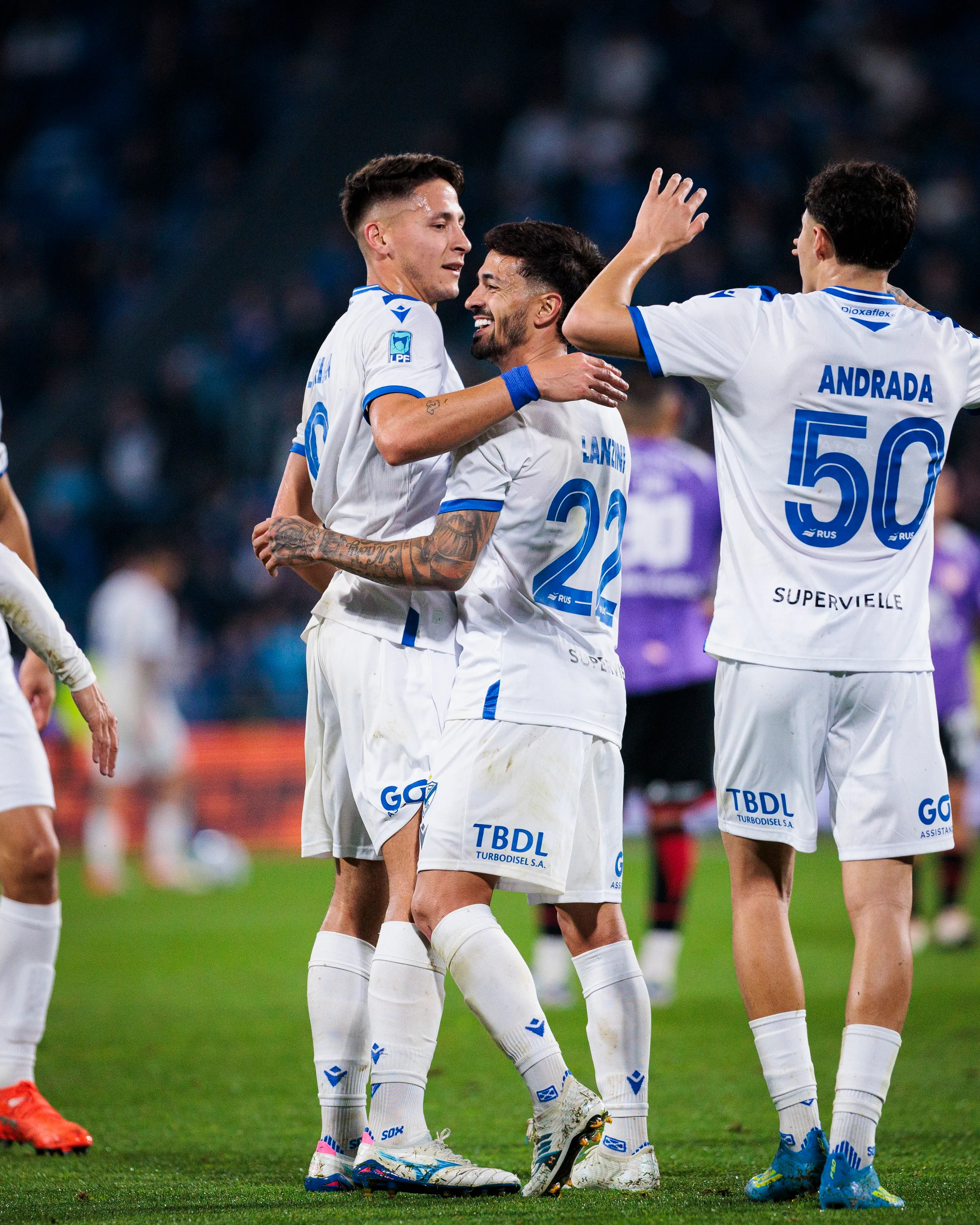 Diego Valdés dijo presente en el triunfo de Vélez mientras se define su traspaso a Colo Colo. Foto: Vélez.