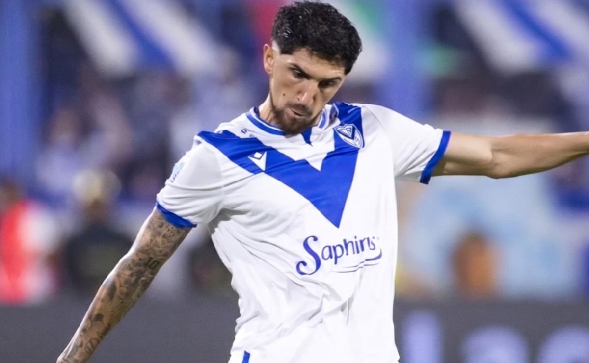 Diego Valdés espera por Colo Colo jugando: amarga a otro chileno junto a Vélez Sarsfield