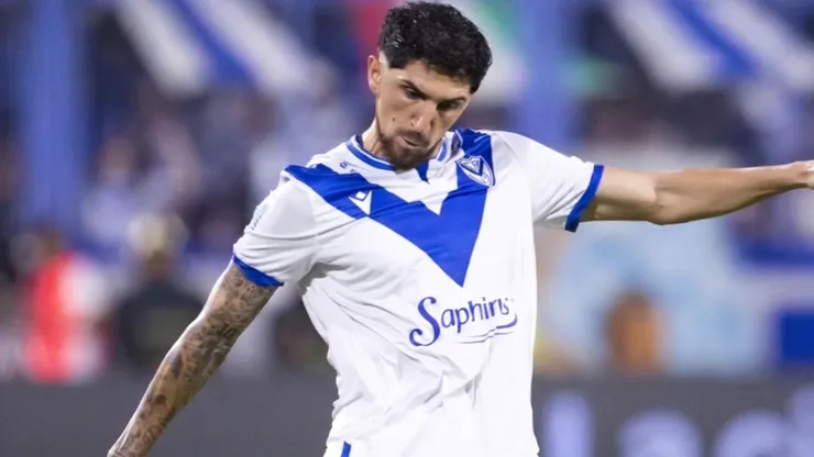 Diego Valdés jugó en Vélez mientras Colo Colo lo busca.