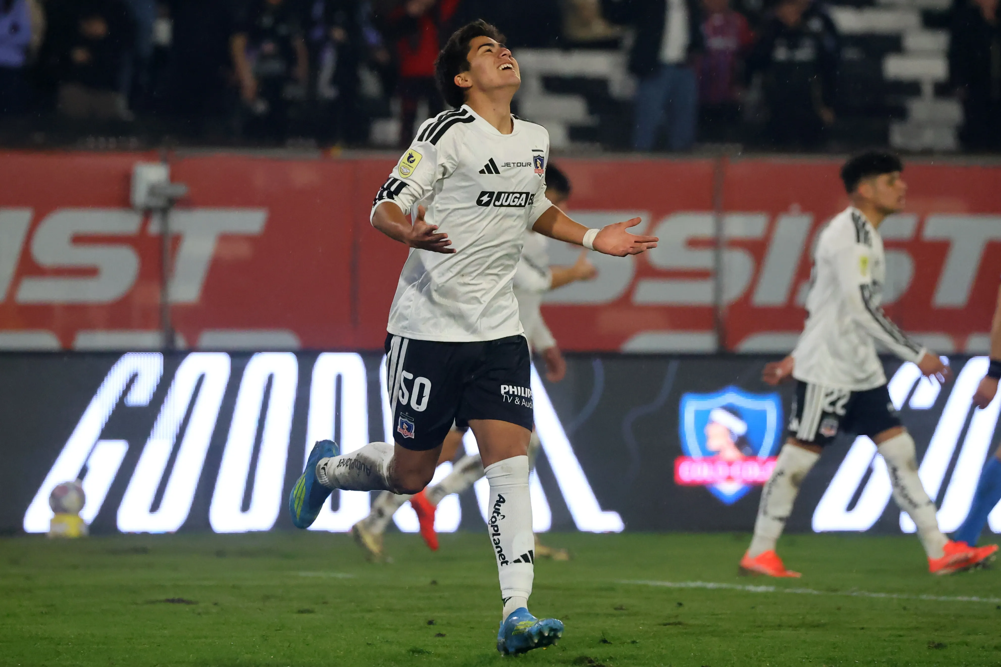 El juvenil Felipe Raipán entró desde la banca y sentenció el triunfo de Colo Colo ante Limache. Foto: Photosport.
