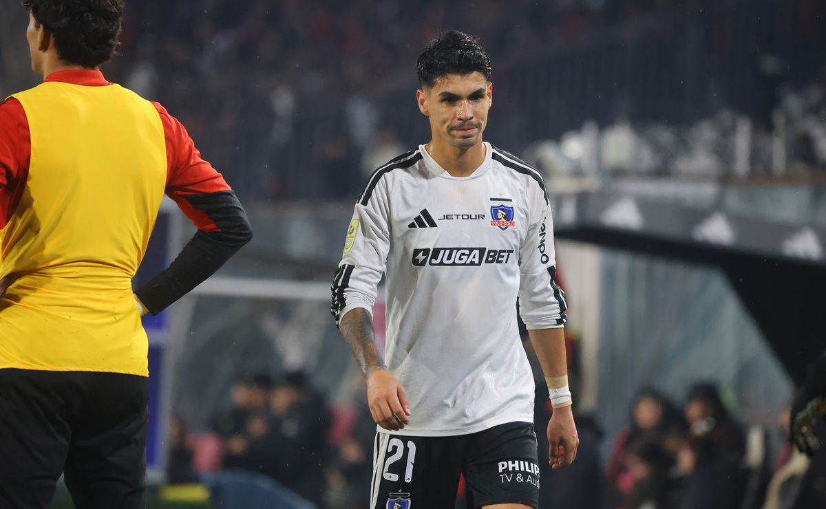 Ha sido duramente criticado en Colo Colo y ahora lo salen a apoyar: “Los grandes siempre se equivocan”