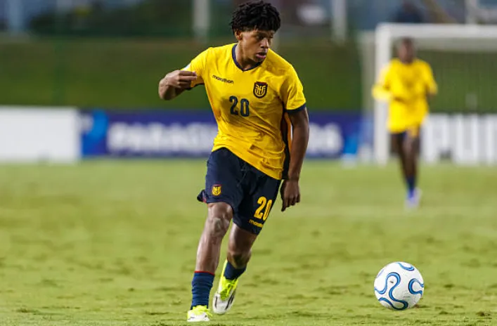 Luis Fragozo en acción por la selección Sub 17 de Ecuador. (Getty Images).