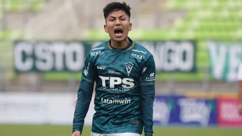Ignacio Flores festejó apasionadamente el 1-0 de Wanderers ante San Felipe.