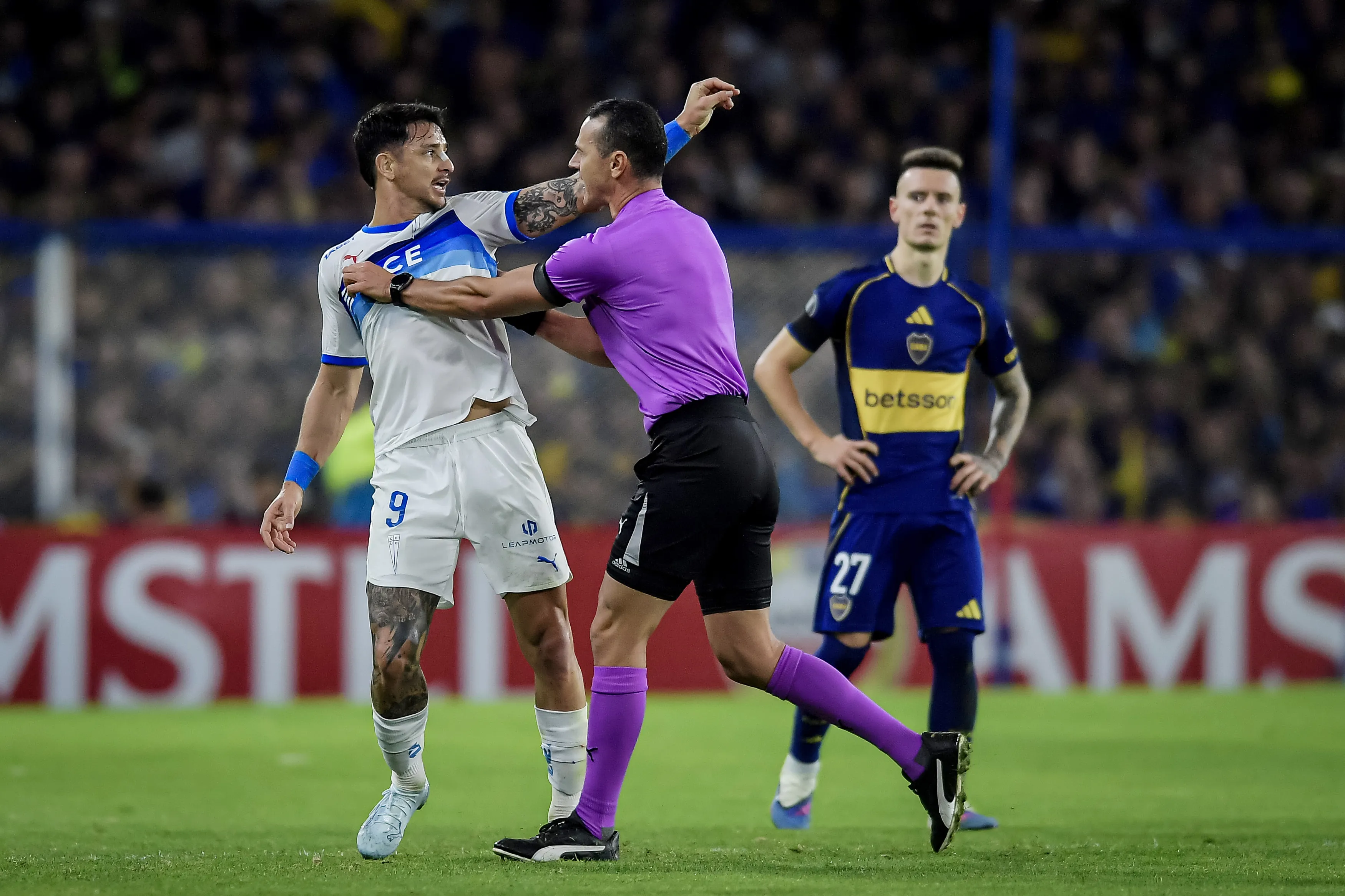 Roldán dirigió el duelo entre Católica y Boca Juniors en Libertadores | Getty Images
