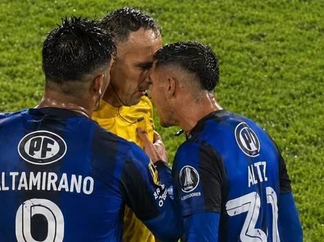 Polémica total: uruguayo de Huachipato expulsado por intentar agredir al juez