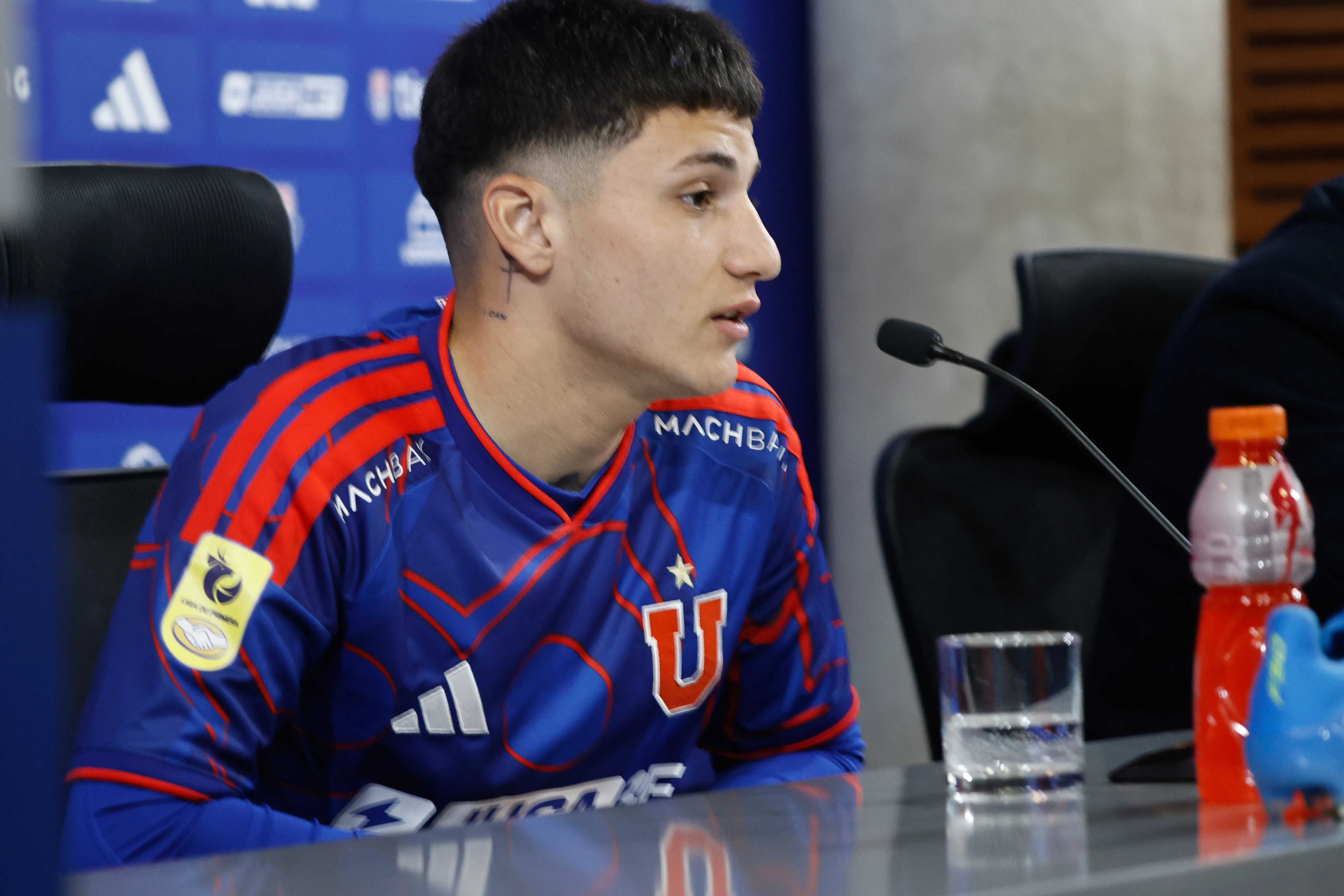 Gonzalo Reyna tendrá que esperar al menos 21 días para su estreno con los azules. (Diego Martin/Photosport).