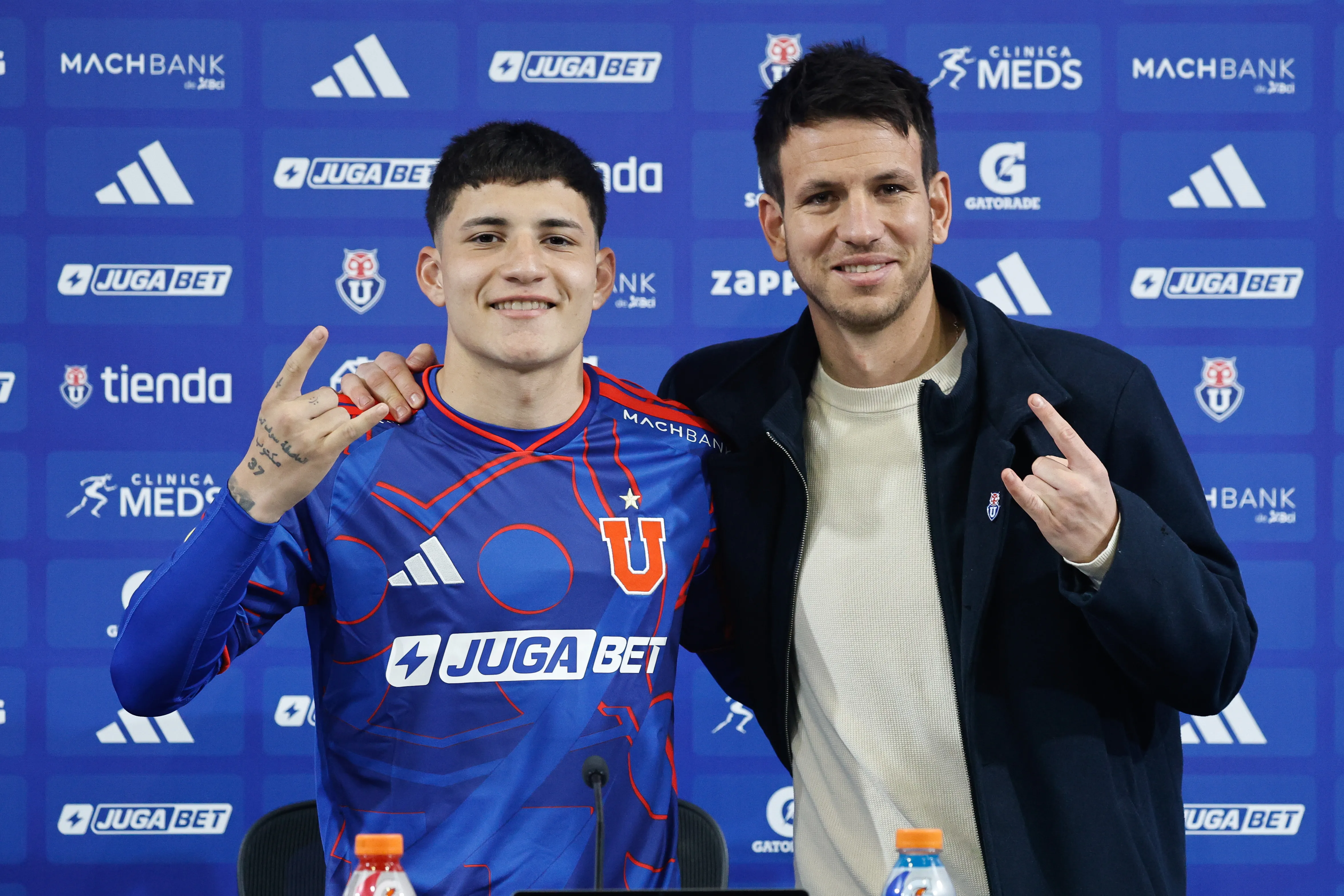 Gonzalo Reyna fue presentado en la U con bombos y platillos | Photosport