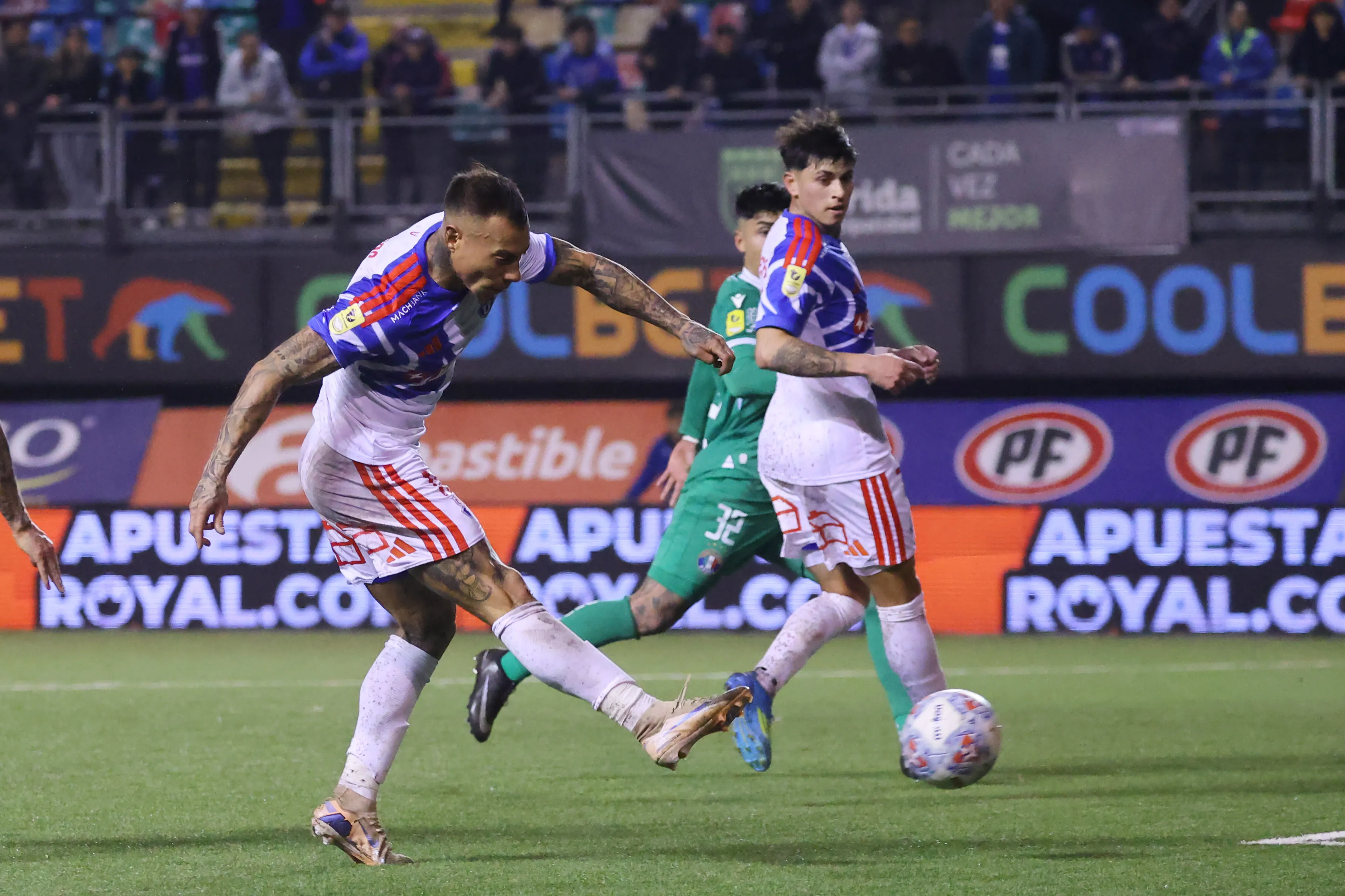 Eduardo Vargas fue la figura de la U. Foto: Jonnathan Oyarzun/Photosport