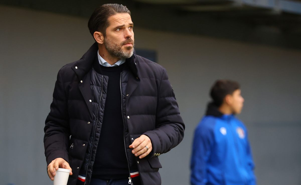 Gago tiene que mover la defensa para el regreso de Matías Zaldivia en U de Chile