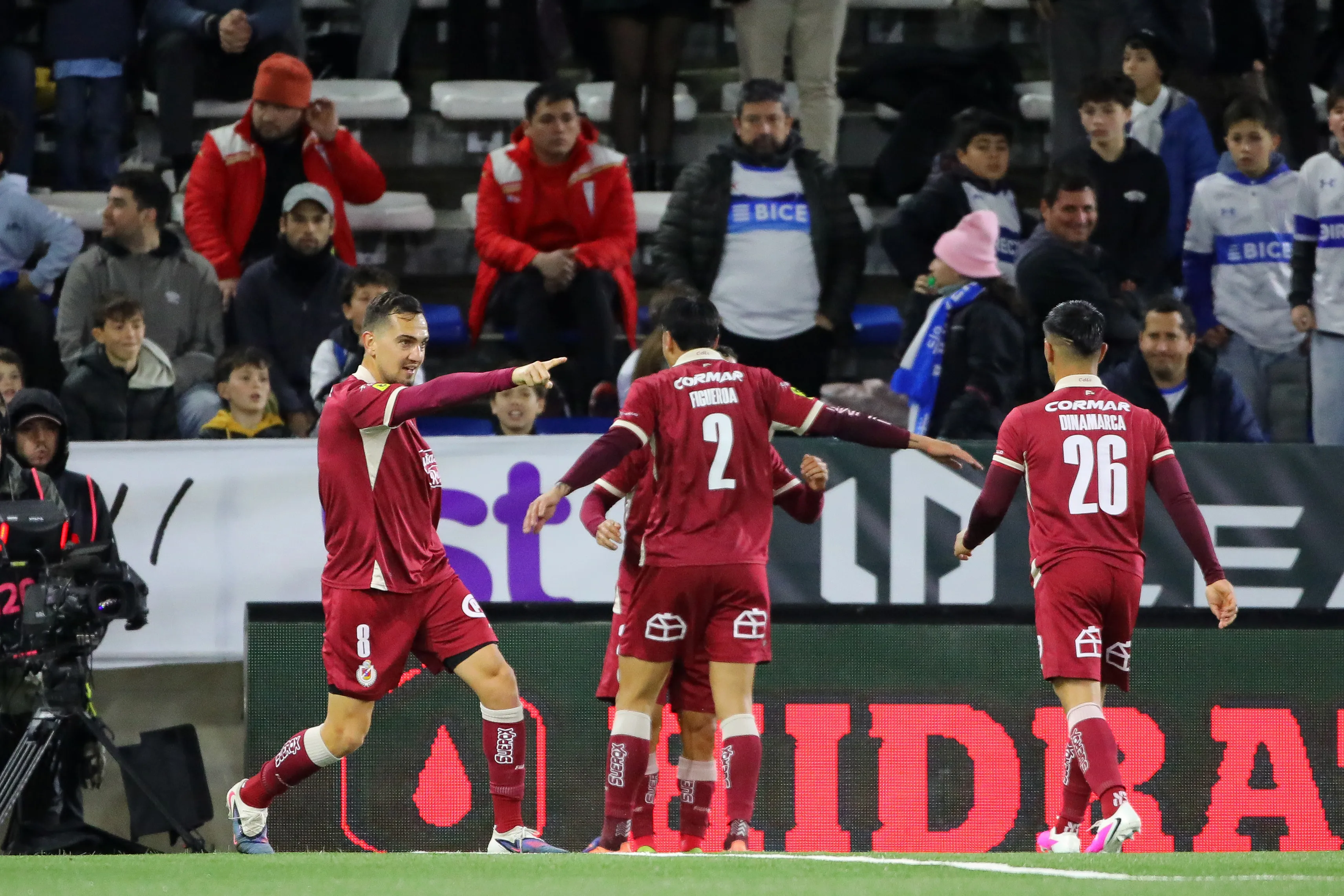Así celebró Deportes La Serena el segundo gol del Tigre Figueroa, que fue el parcial 3-2 ante la Católica. (Jonnathan Oyarzun/Photosport).
