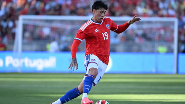 Maxi Gutiérrez en acción durante el amistoso que Chile perdió ante Portugal.