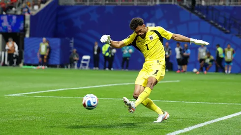 Vozinha llega a Colo Colo tras brillar en el Mundial.