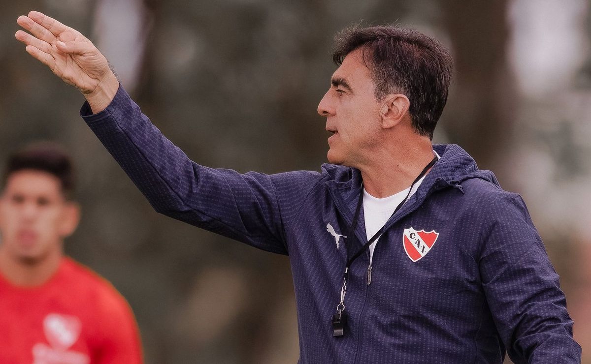 Gustavo Quinteros enfrenta rumores de un quiebre en Independiente: “A veces da bronca”