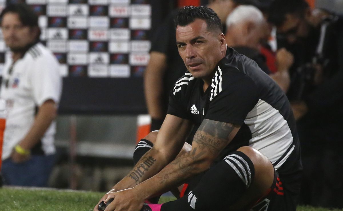 Esteban Paredes le saca los guantes a Vozinha en Colo Colo: “Es más para la galería”