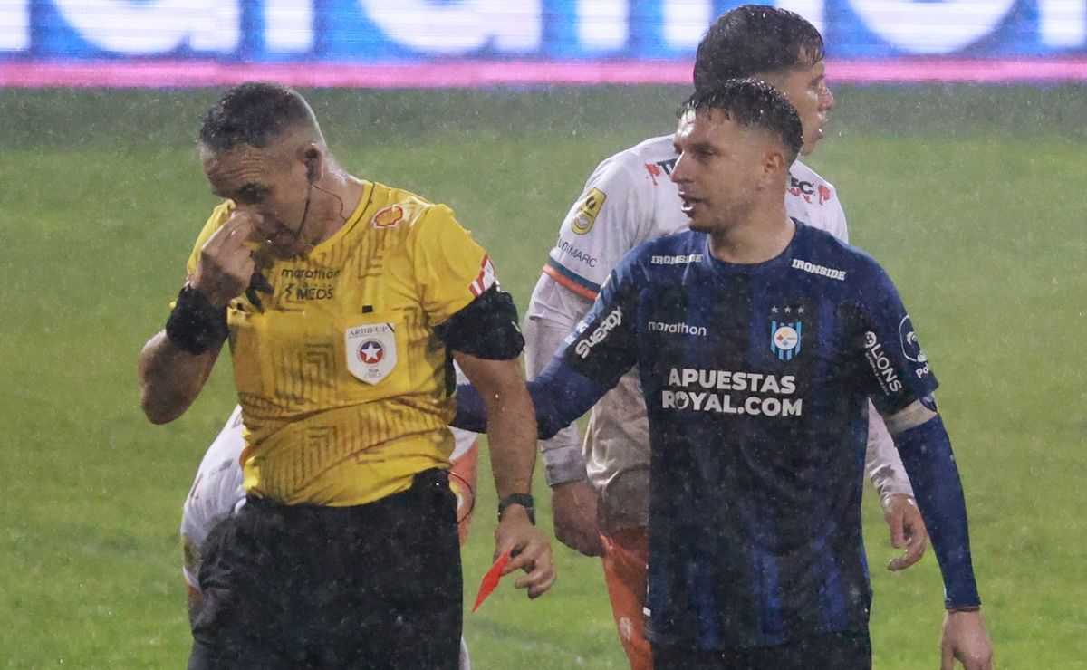 Informe de Héctor Jona sobre polémica expulsión a jugador de Huachipato deja al árbitro como un santo: “Reaccionó de manera desafiante”