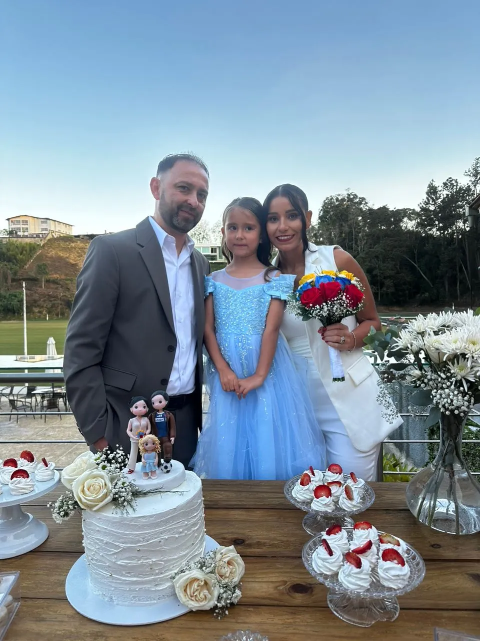 Jorge Maravilla Guzmán junto a su familia. (Foto: Cedida).