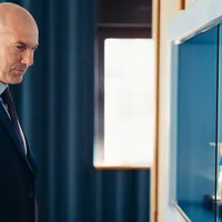 Zinedine Zidane llega pateando todo en su presentación en Francia
