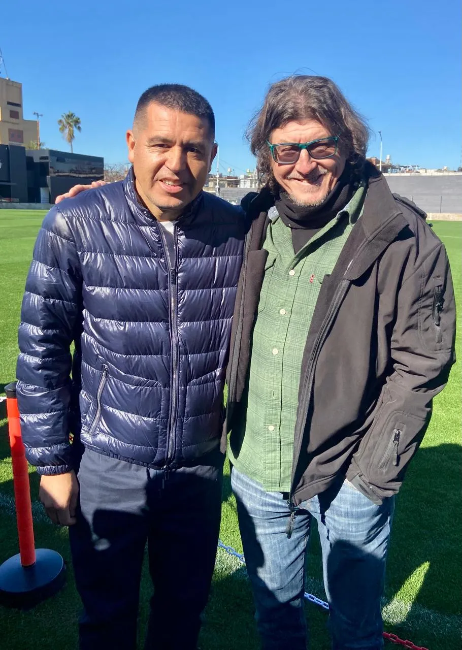 Kopriva junto a Juan Román Riquelme, presidente de Boca Juniors. (Foto: Cedida).