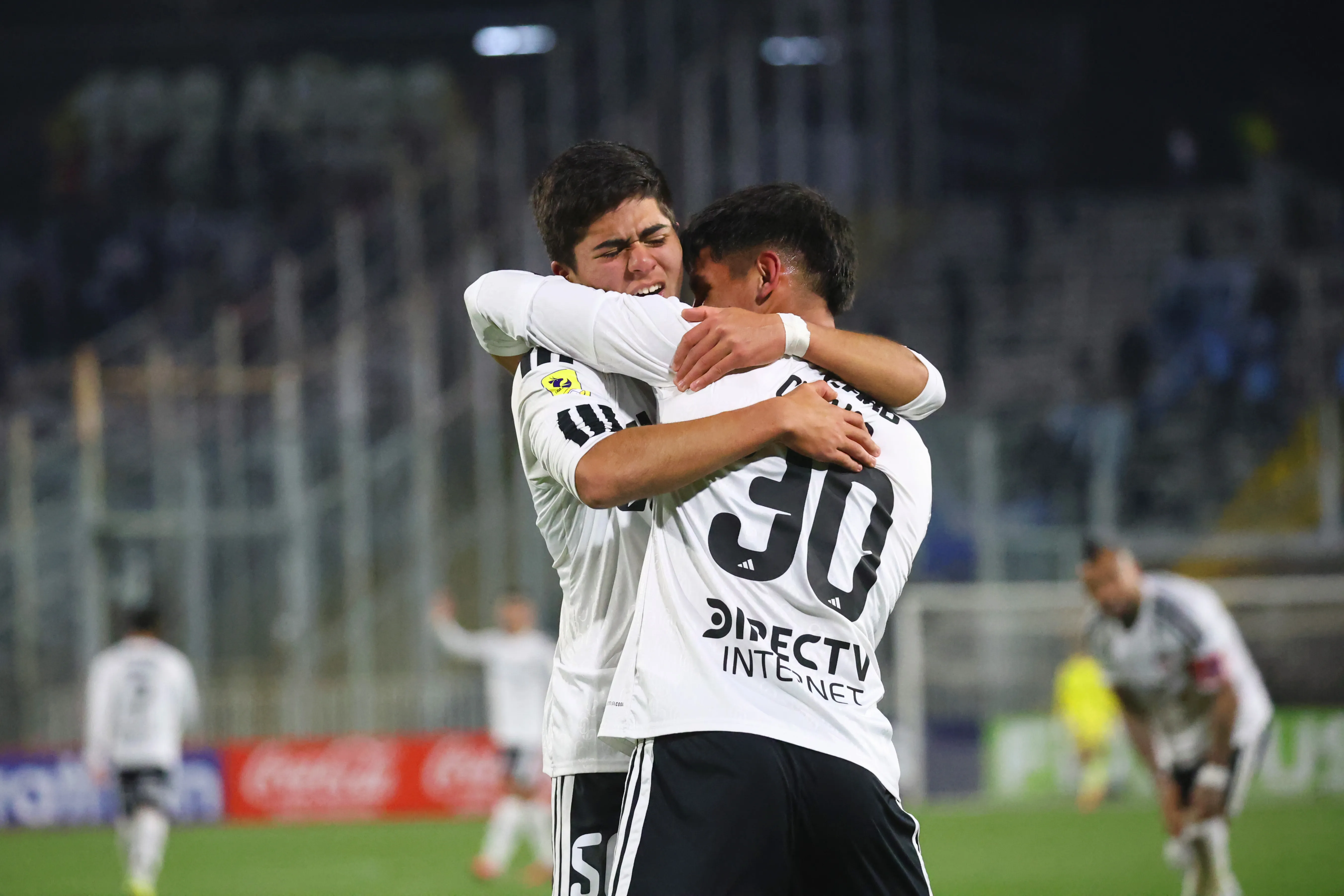 Felipe Raipán recibió elogios de Esteban Paredes por su irrupción en Colo Colo. Foto: Photosport.