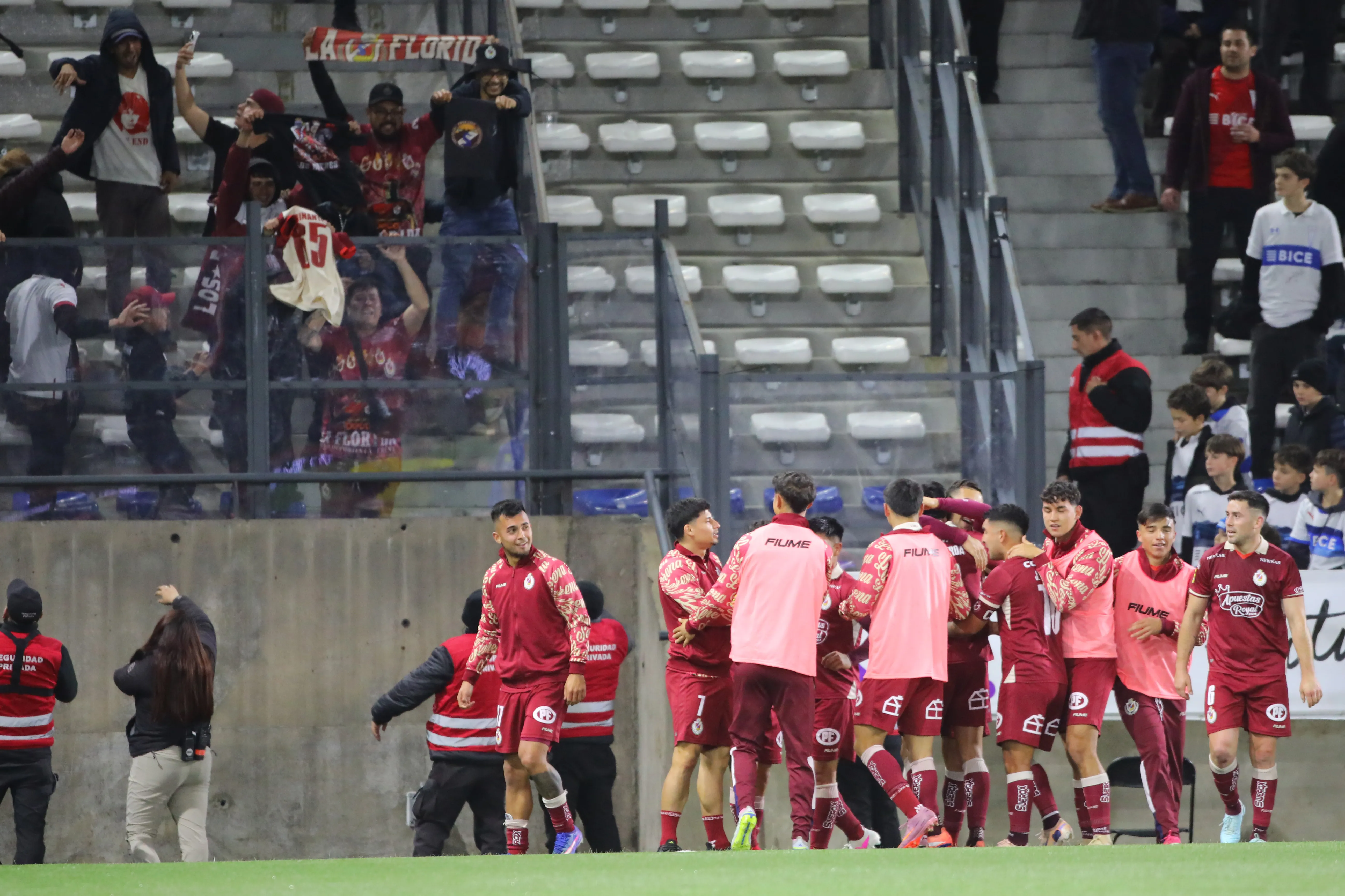 Cuatro hinchas de La Serena y uno de Universidad Católica fueron sancionados por incidentes. Foto: Photosport.