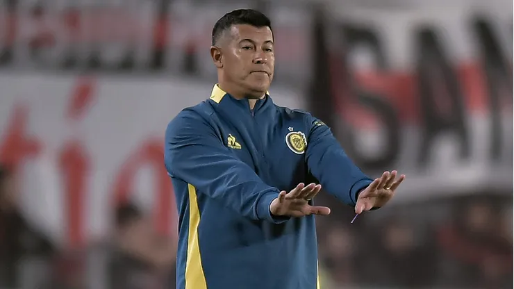 Almirón sale a dar explicaciones en Rosario Central.