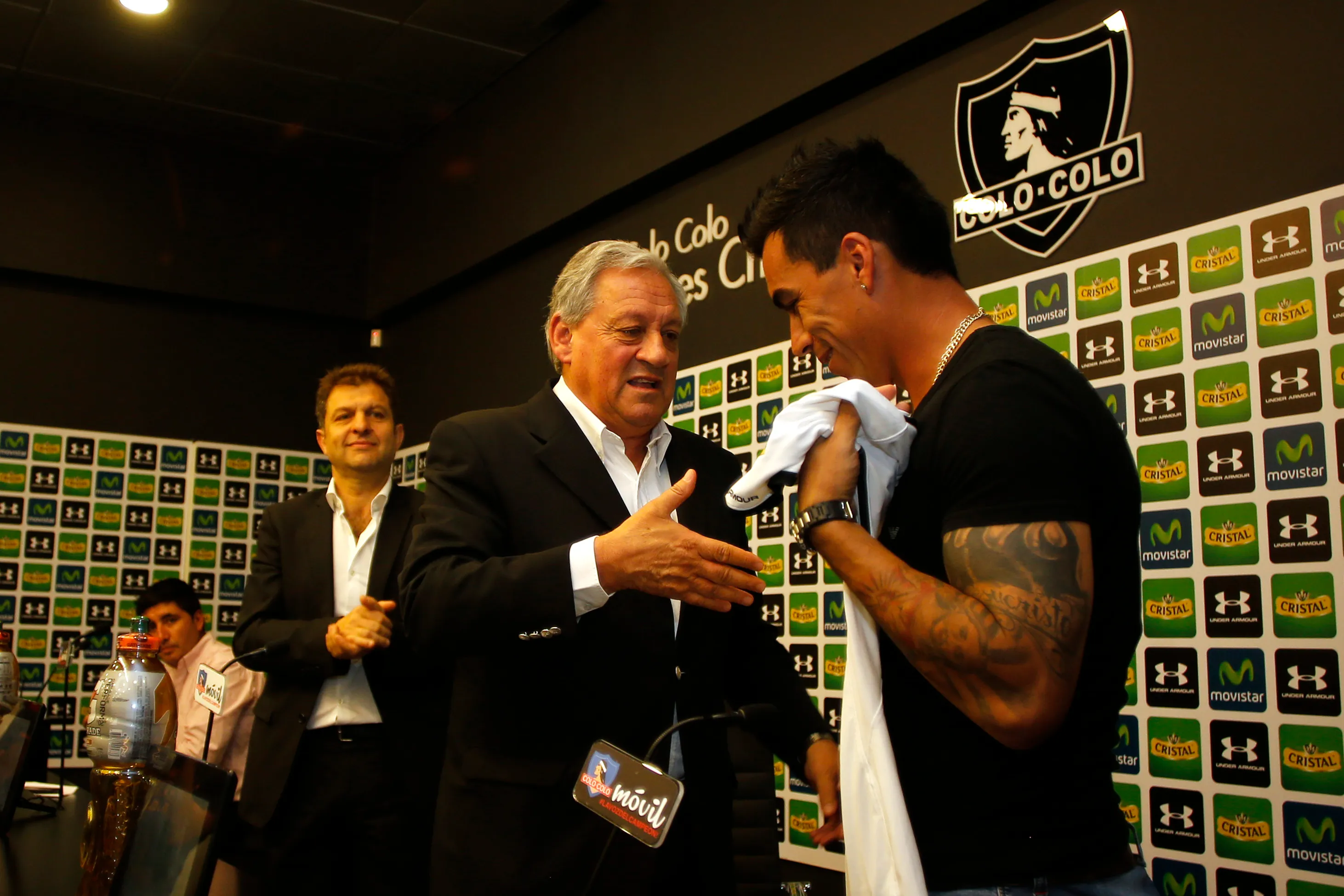 Así fue la presentación de Paredes en Colo Colo en enero de 2014. (Andrés Piña/Photosport).