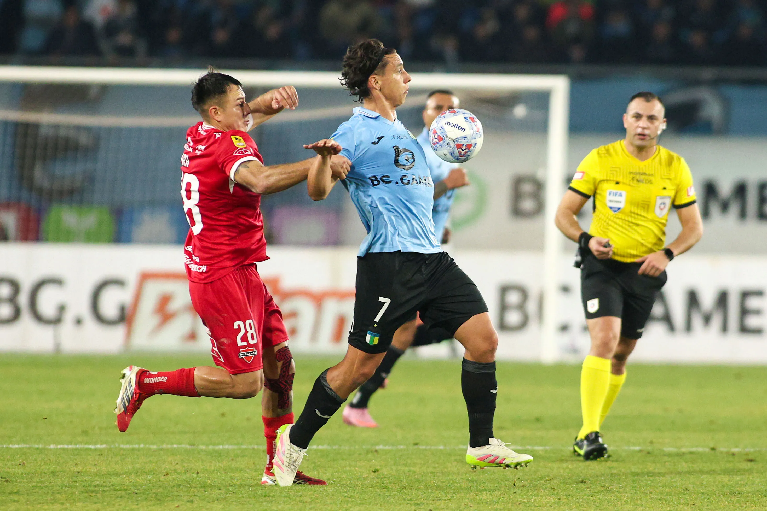 Martín Sarrafiore en acción ante Ñublense el día que O’Higgins pasó a la final de la Copa de la Liga. (Jorge Loyola/Photosport).