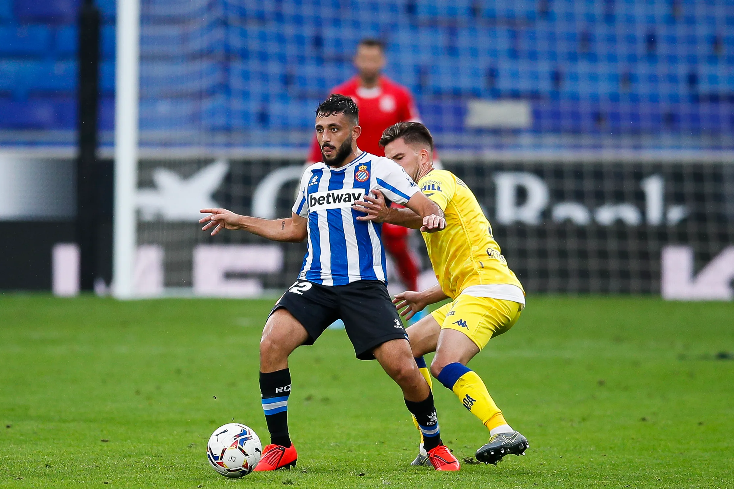 Matías Vargas en acción por el Espanyol, donde jugó 57 partidos: anotó cinco goles y regaló ocho asistencias. (Eric Alonso/Getty Images).