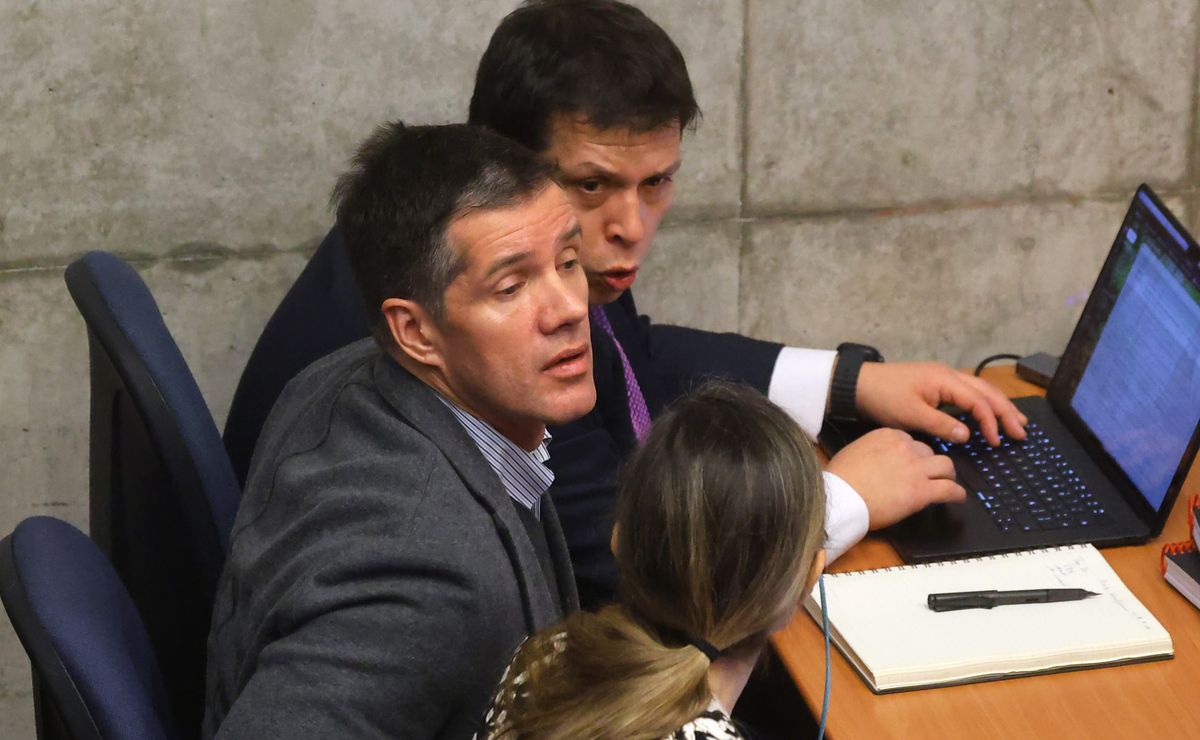 Michael Clark habla al hincha de U de Chile antes de su formalización por el caso Sartor