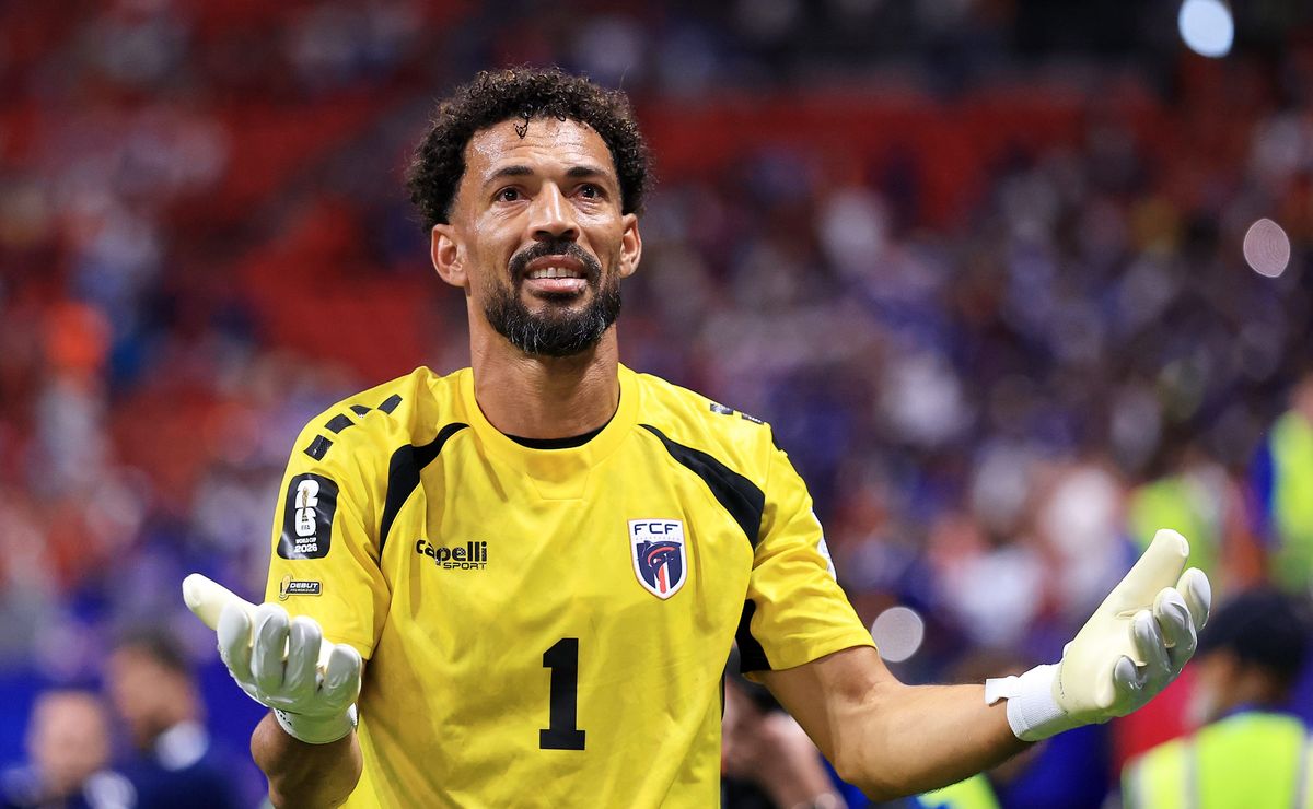 No llega hoy: se retrasa el arribo de Vozinha a Chile para sumarse a Colo Colo