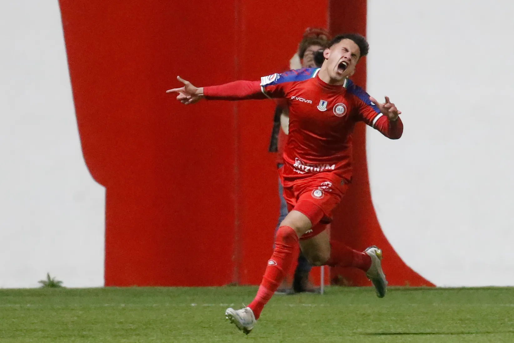 David Romero celebra uno de los siete goles que anotó en La Calera. (Sebastian Cisternas/Photosport).