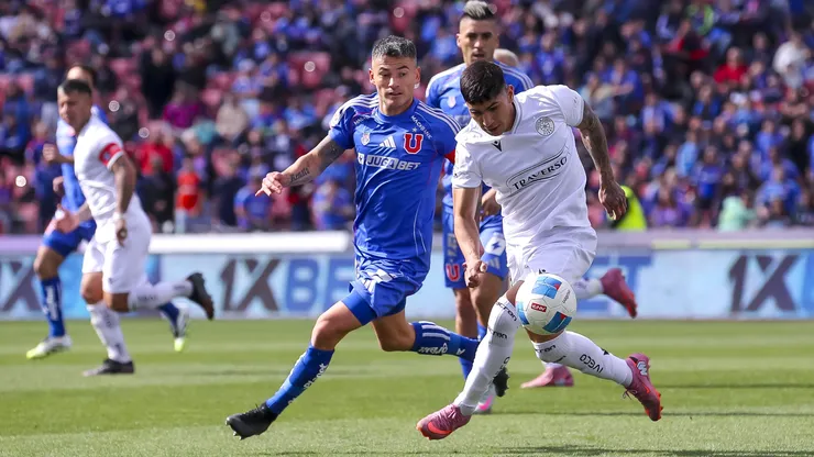 Esteban Matus lucha ante Charles Aránguiz. Seguirá su carrera en Paraguay.