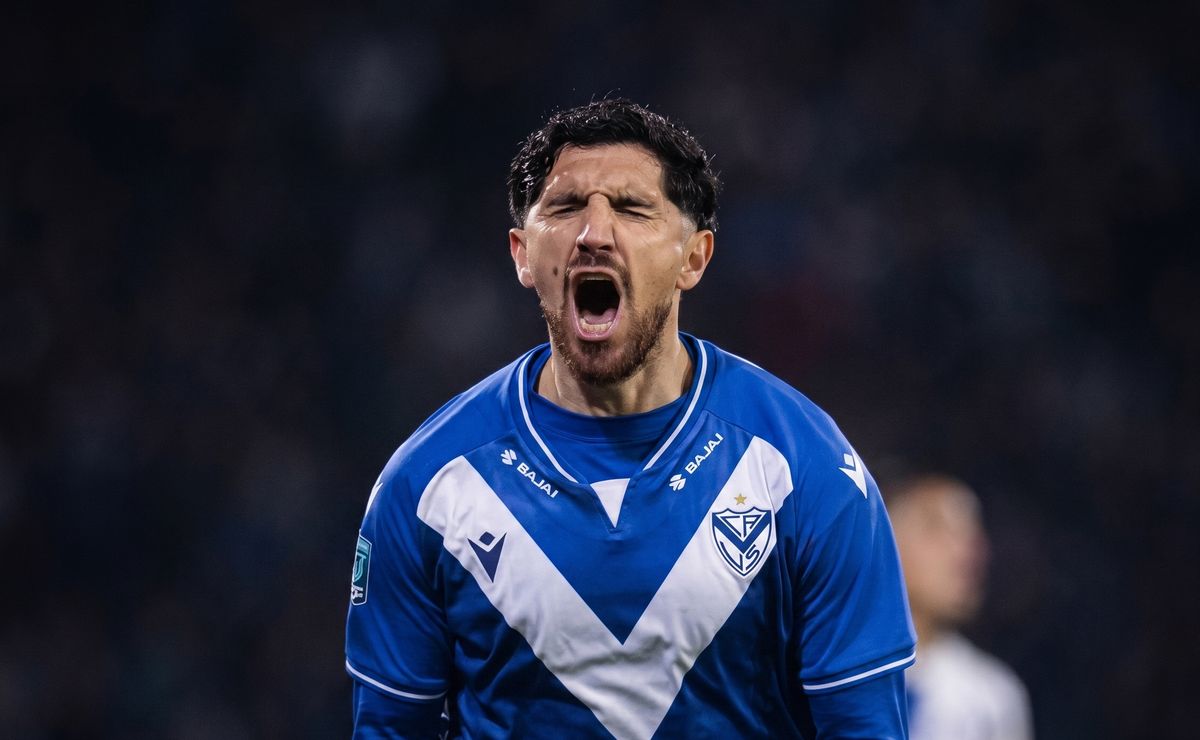 El nuevo golpe que recibe Colo Colo en el mercado de fichajes: Vélez no suelta a Diego Valdés