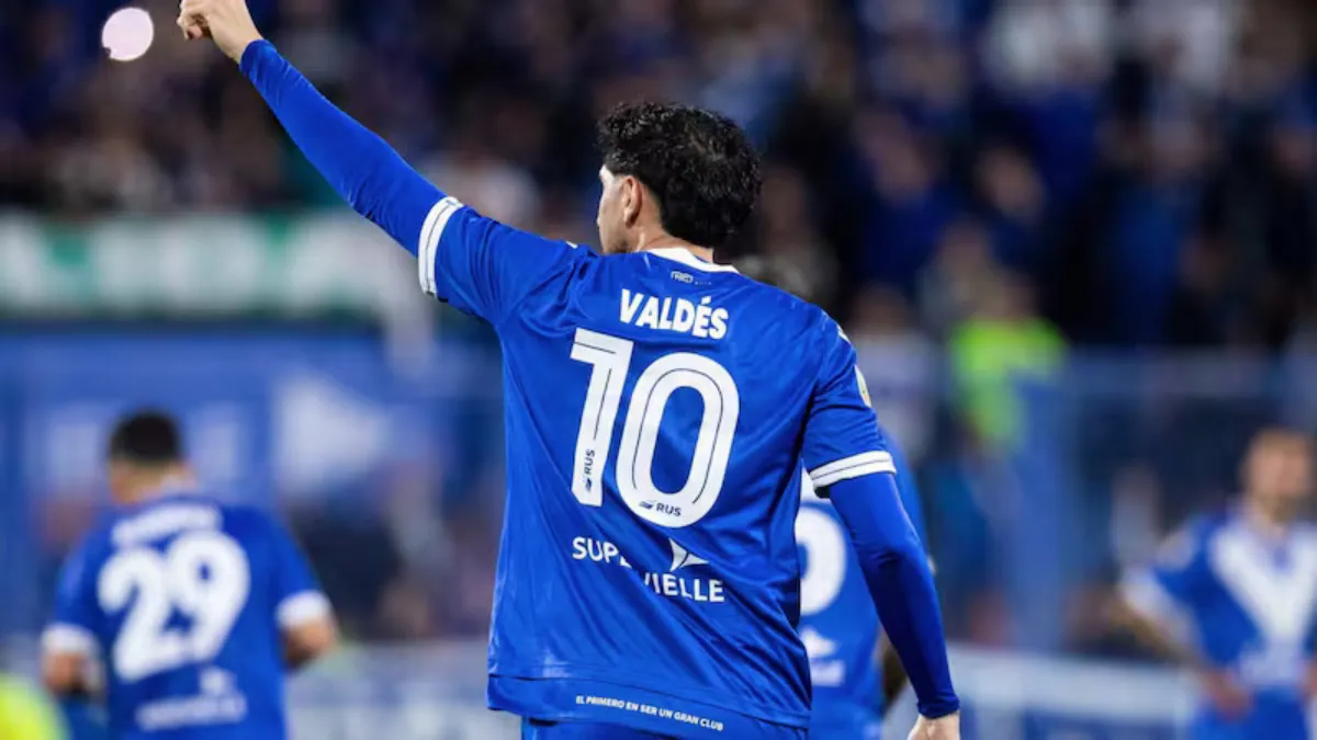 Diego Valdés no se mueve de Vélez.